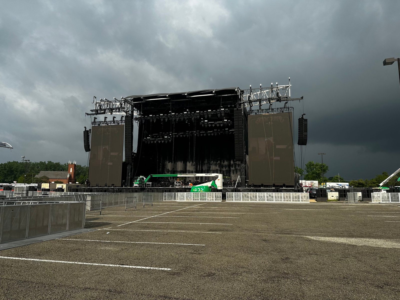 image of SPL being measured at FOH in a concert